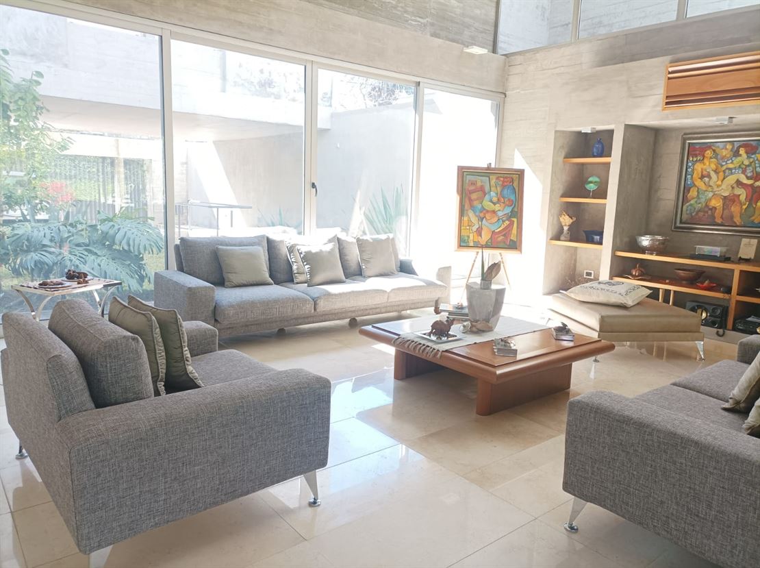Martínez, Av. Libertador al Río. Casa Moderna
